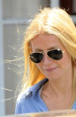 GWYNETH PALTROW Shopping at Brentwood Country Mart