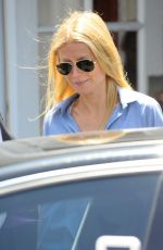 GWYNETH PALTROW Shopping at Brentwood Country Mart