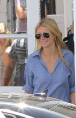 GWYNETH PALTROW Shopping at Brentwood Country Mart