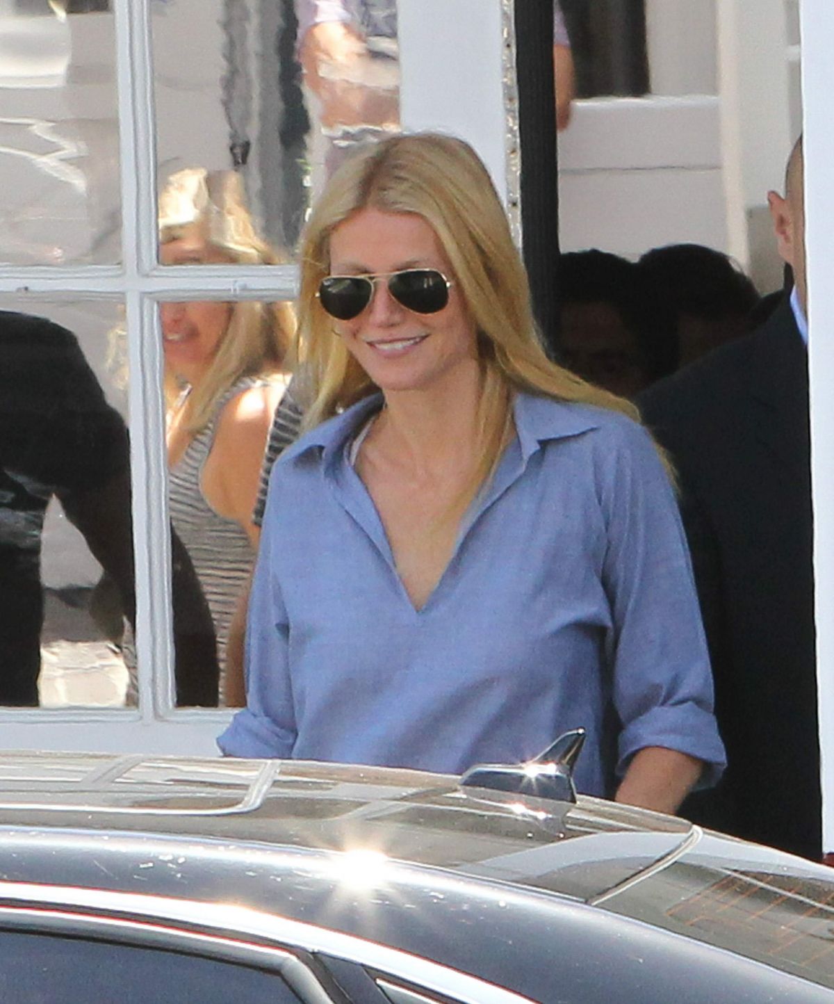 GWYNETH PALTROW Shopping at Brentwood Country Mart – HawtCelebs