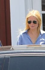 GWYNETH PALTROW Shopping at Brentwood Country Mart