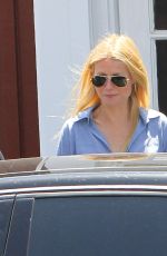 GWYNETH PALTROW Shopping at Brentwood Country Mart