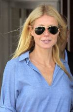 GWYNETH PALTROW Shopping at Brentwood Country Mart