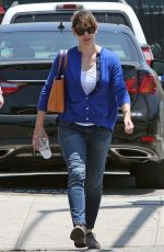 JENNIFER GARNER Out and About in Los Angeles 2705