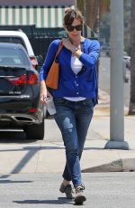 JENNIFER GARNER Out and About in Los Angeles 2705