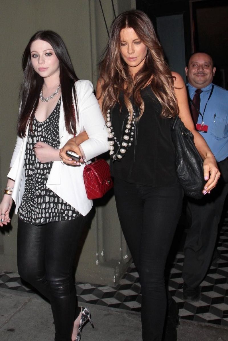 KATE BECKINSALE and MICHELLE TRACHTENBERG Leaves Craig KATE BECKINSALE and MICHELLE TRACHTENBERG Leaves Craig