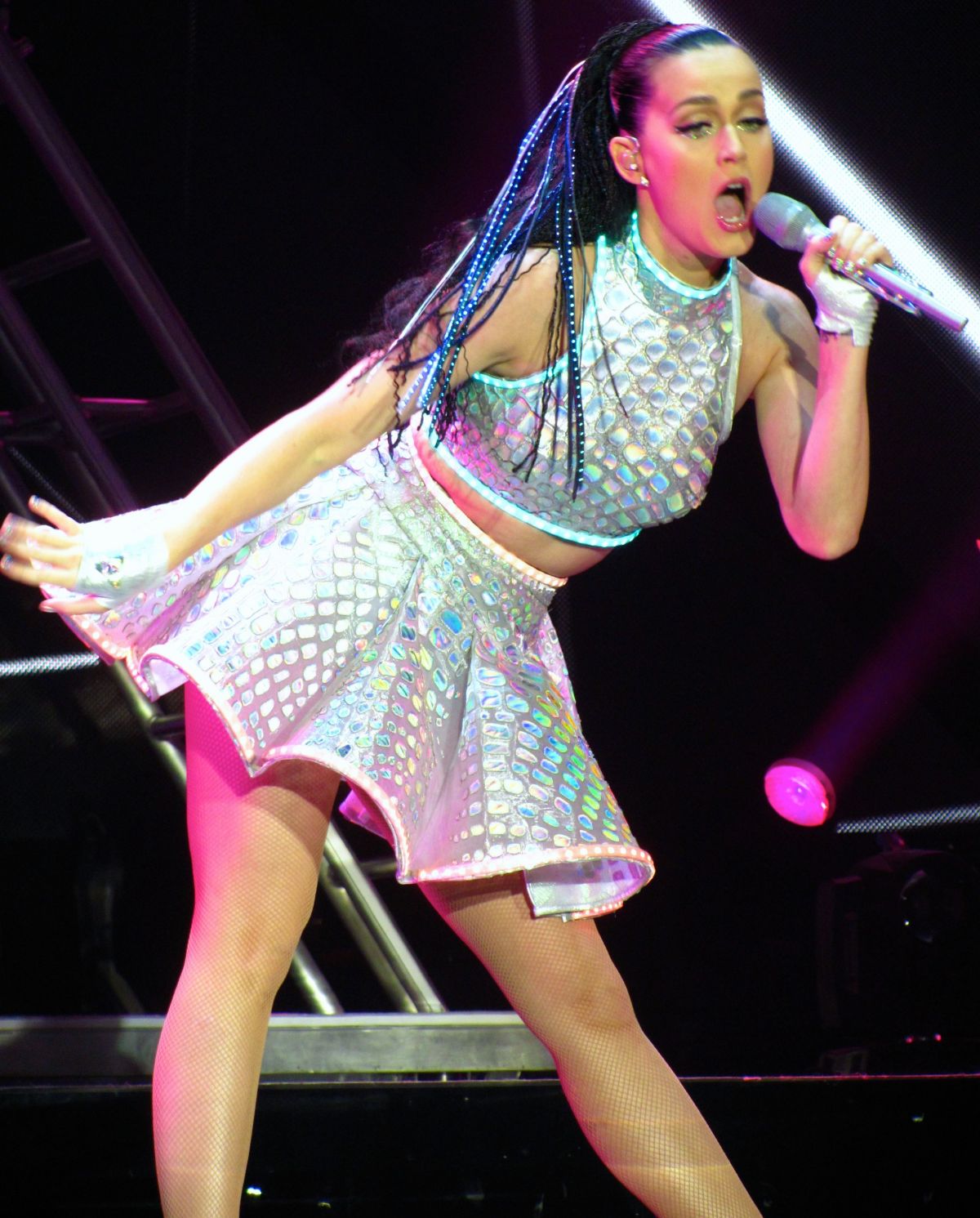 KATY PERRY Performs at Prismatic World Tour in Belfast – HawtCelebs