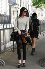 KENDALL nad KYLIE JENNER Out and About in Paris