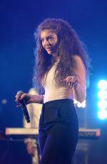 LORDE Performs at Radio 1′s Big Weekend in Glasgow