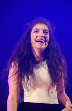 LORDE Performs at Radio 1′s Big Weekend in Glasgow