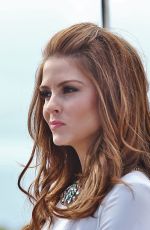 MARIA MENOUNOS on the Set of Extra in Universal City 2005