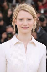 MIA WASIKOWSKA at Maps to the Stars Photocall at Canne Film Festival