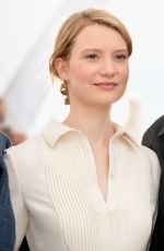 MIA WASIKOWSKA at Maps to the Stars Photocall at Canne Film Festival