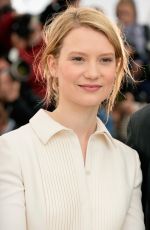 MIA WASIKOWSKA at Maps to the Stars Photocall at Canne Film Festival