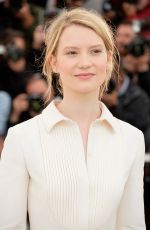 MIA WASIKOWSKA at Maps to the Stars Photocall at Canne Film Festival