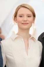 MIA WASIKOWSKA at Maps to the Stars Photocall at Canne Film Festival