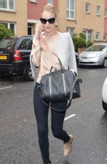ROSIE HUNTINGTON-WHITELEY Arrives at a Studio in London