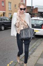 ROSIE HUNTINGTON-WHITELEY Arrives at a Studio in London