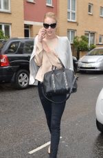 ROSIE HUNTINGTON-WHITELEY Arrives at a Studio in London