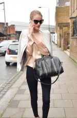 ROSIE HUNTINGTON-WHITELEY Arrives at a Studio in London