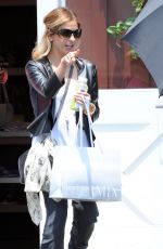 SARAH MICHELLE GELLAR Leaves Brentwood Country Mart