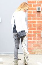 SARAH MICHELLE GELLAR Out and About in Los Angeles 2205