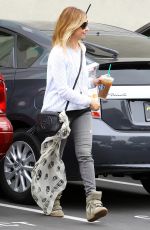 SARAH MICHELLE GELLAR Out and About in Los Angeles 2205