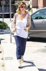 SARAH MICHELLE GELLAR Out and About in Los Angeles 3004