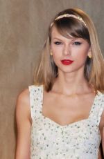 TAYLOR SWIFT at Narita International Airport in Japan