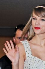 TAYLOR SWIFT at Narita International Airport in Japan