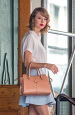 TAYLOR SWIFT Leaves Her New York