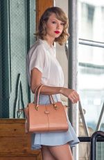 TAYLOR SWIFT Leaves Her New York