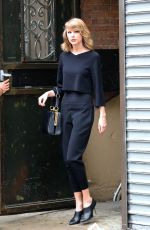 TAYLOR SWIFT Leaves Her New York