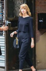 TAYLOR SWIFT Leaves Her New York
