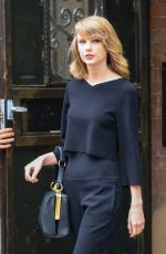 TAYLOR SWIFT Leaves Her New York