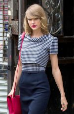 TAYLOR SWIFT Out and About in New York 0405