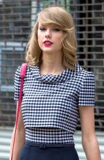 TAYLOR SWIFT Out and About in New York 0405