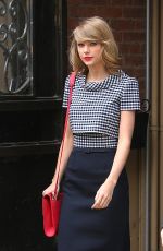 TAYLOR SWIFT Out and About in New York 0405