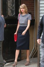 TAYLOR SWIFT Out and About in New York 0405