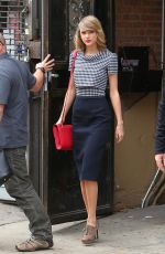 TAYLOR SWIFT Out and About in New York 0405