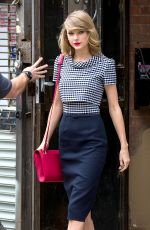 TAYLOR SWIFT Out and About in New York 0405