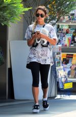 vanessa hudgens out in studio city, 05/25/14 [uhq adds]