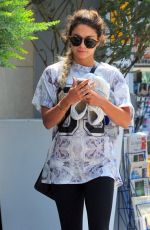 vanessa hudgens out in studio city, 05/25/14 [uhq adds]