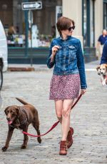 ANNE HATHAWAY and Adam Shulman Walks Her Dogs Out in New York