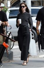 ANNE HATHAWAY on the Set of The Intern in New York