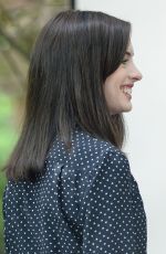 ANNE HATHAWAY on the Set of The Intern in New York