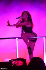 BEYONCE Performs on Her Run Tour in Miami