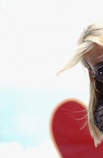 JAMIE LYNN SPEARS Performs at a Concert in Nashville