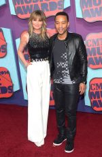 JENNIFER NETTLES at 2014 CMT Music Awards in Nashville