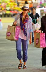 JESSICA ALBA Shopping at Whole Foods in Beverly Hills